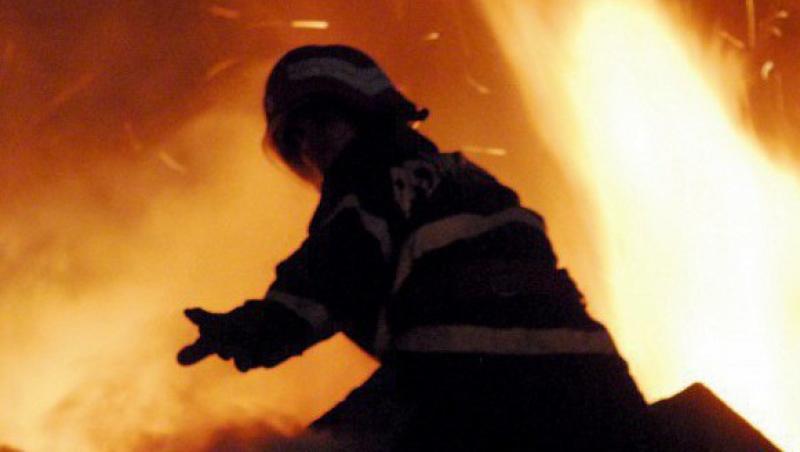 VIDEO! Incendiu la cinci locuinte din Sacele: 15 persoane au fost evacuate