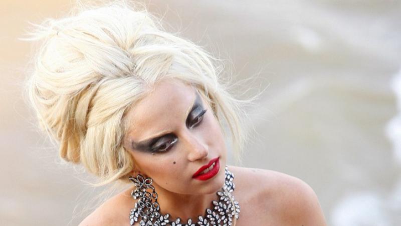VIDEO! Lady Gaga lanseaza periute de dinti cantatoare