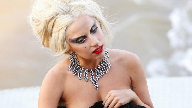VIDEO! Lady Gaga lanseaza periute de dinti cantatoare