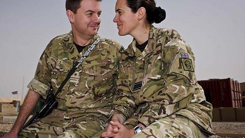 Un cuplu britanic a facut luna de miere pe campul de lupta din Afganistan