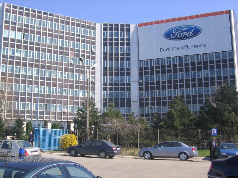 Uzina Ford din Craiova face angajari pe banda rulanta. 500 de posturi au fost puse la bataie