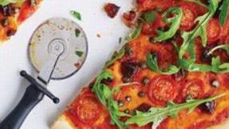 Gustare rapida: Reteta Pizza cu chorizo, capere & rucola