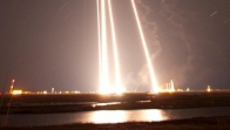 FOTO! NASA a lansat cinci rachete in cinci minute