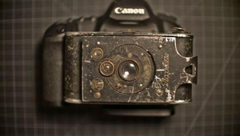Uimitor! Ce poze face un aparat de fotografiat cu o lentila veche de 100 de ani!