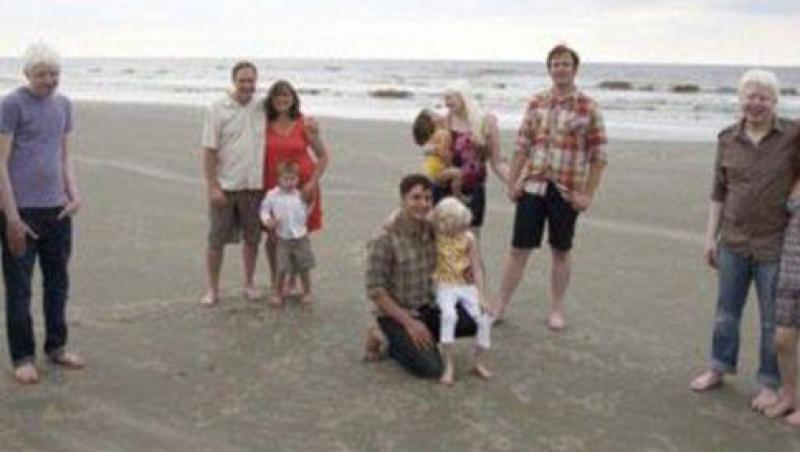 FOTO ULUITOR! Vezi familia cu patru copii albinosi!