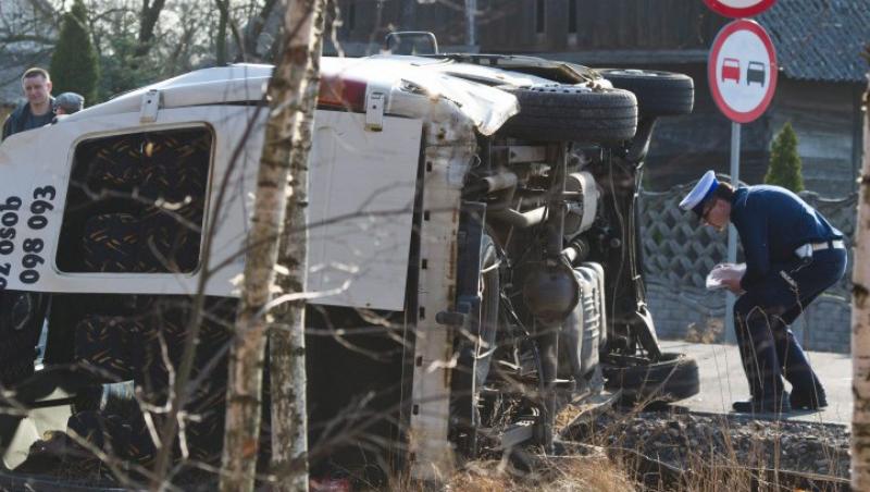 Polonia: Opt oameni au murit si zece au fost raniti in urma coliziunii dintre un microbuz si un camion