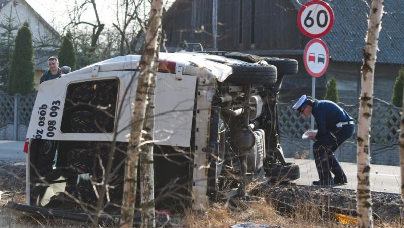 Polonia: Opt oameni au murit si zece au fost raniti in urma coliziunii dintre un microbuz si un camion