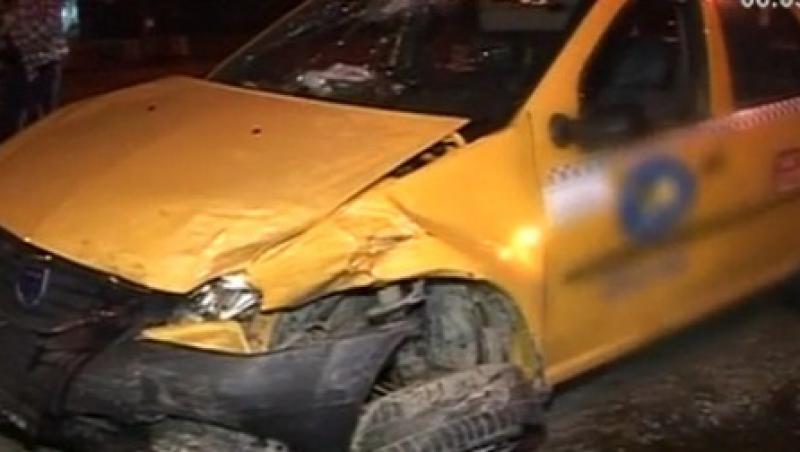 Bucuresti: Ciocnire violenta intre doua taxiuri. O persoana a fost grav ranita