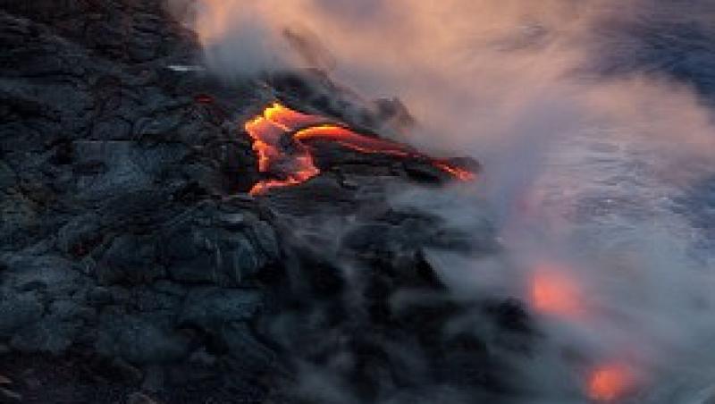 FOTO! Cele mai spectaculoase fotografii din timpul eruperii unui vulcan