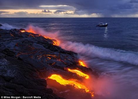 FOTO! Cele mai spectaculoase fotografii din timpul eruperii unui vulcan