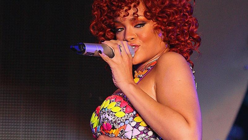 Rihanna, enervata de cei care il ataca pe Chris Brown