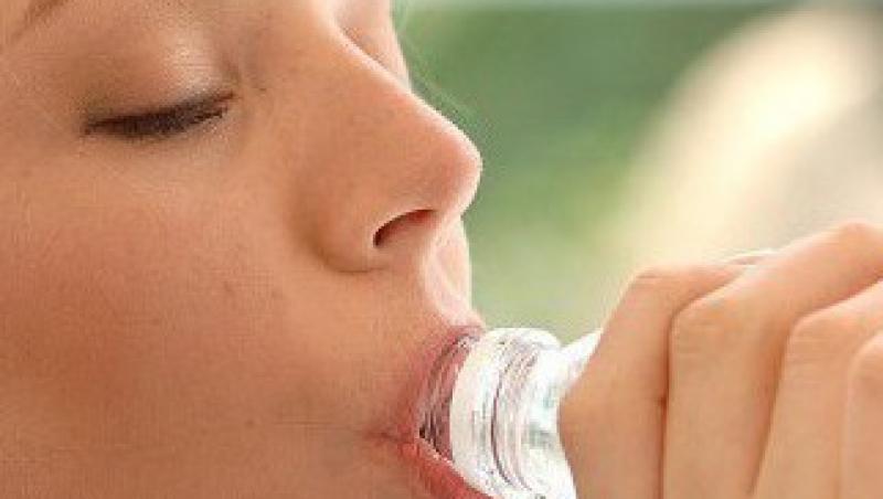 Consumul de calciu si de apa reduce riscul de a face pietre la rinichi