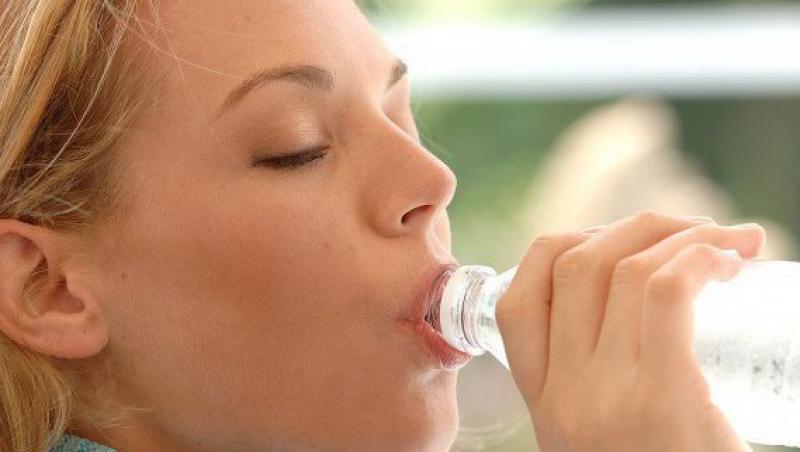Consumul de calciu si de apa reduce riscul de a face pietre la rinichi