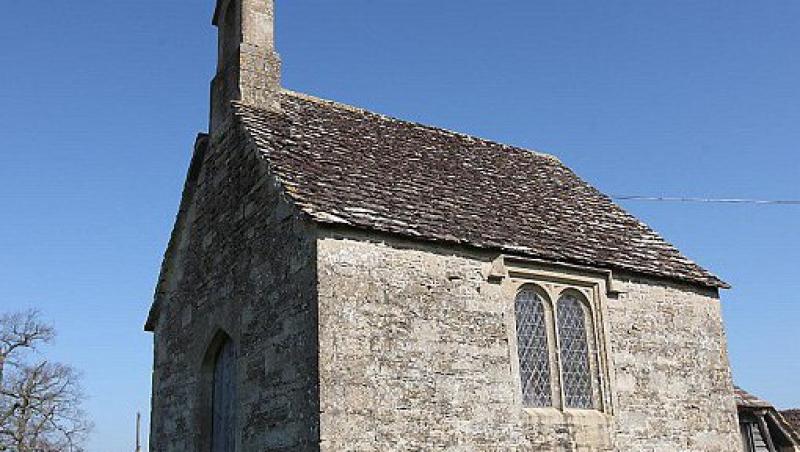FOTO! Vezi cum arata cea mai mica biserica din Marea Britanie!