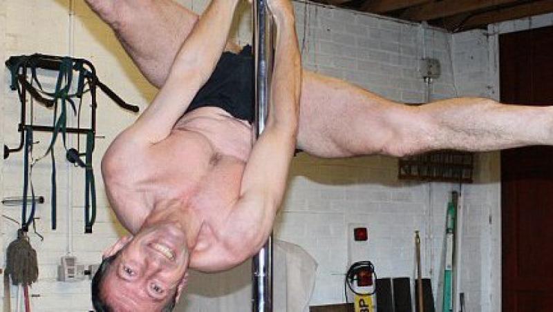 Marea Britanie: La 53 de ani, un barbat a devenit dansator la bara