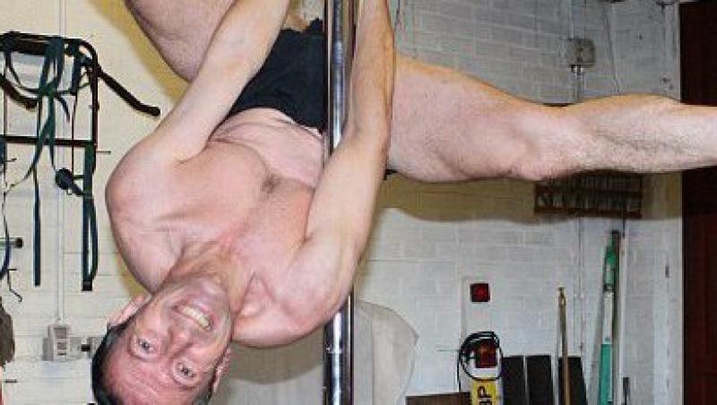 Marea Britanie: La 53 de ani, un barbat a devenit dansator la bara