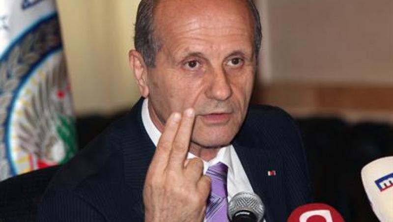 Ministrul libanez de Interne a ramas de doua ori fara haina in timpul vizitei in Romania