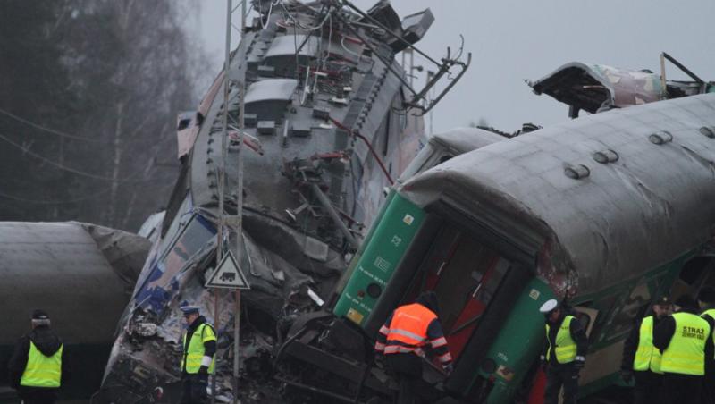 Accident feroviar in Polonia: Cel putin 14 morti si zeci de raniti