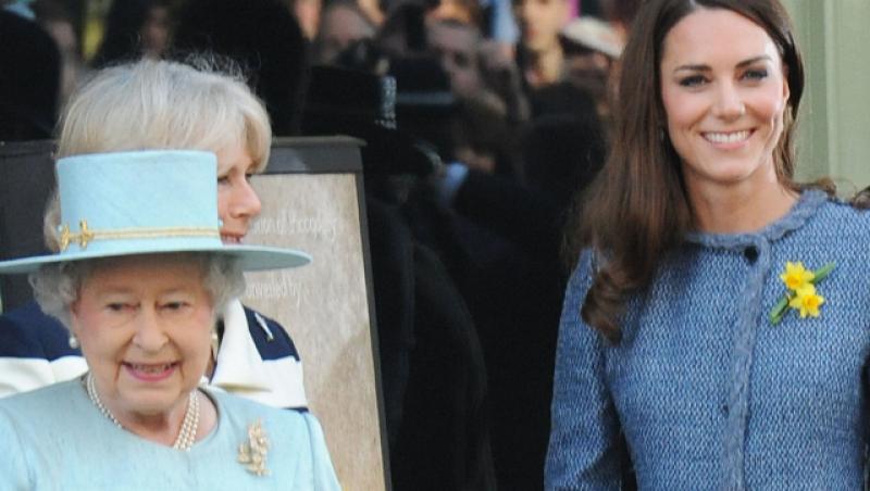 Regina o distruge pe Kate Middleton: 