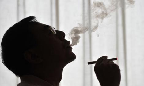 Un fumator cheltuie lunar 273 de RON pe tigari