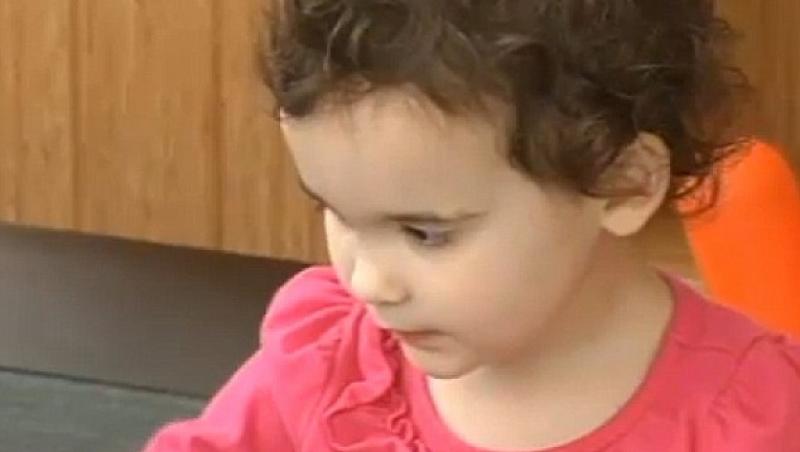 O fetita de trei ani, spitalizata dupa ce a inghitit 37 de magneti