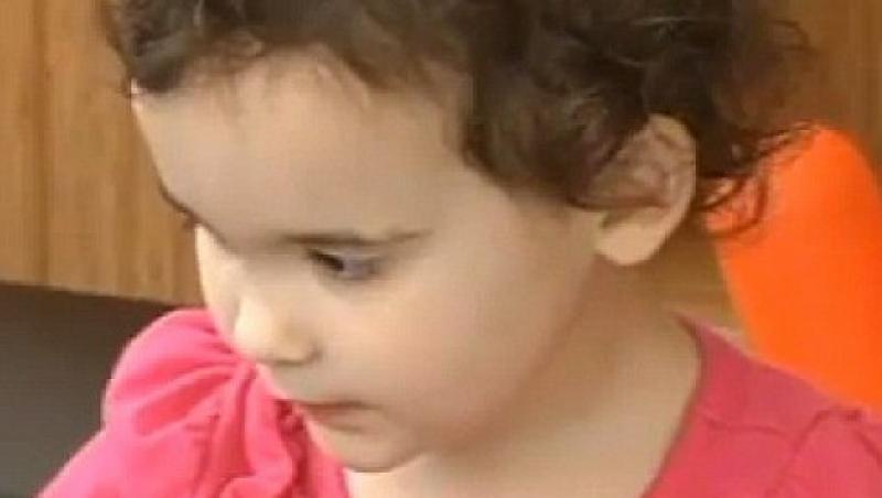 O fetita de trei ani, spitalizata dupa ce a inghitit 37 de magneti