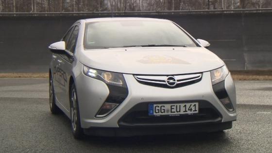 Opel Ampera ia premiul Masina Anului 2012