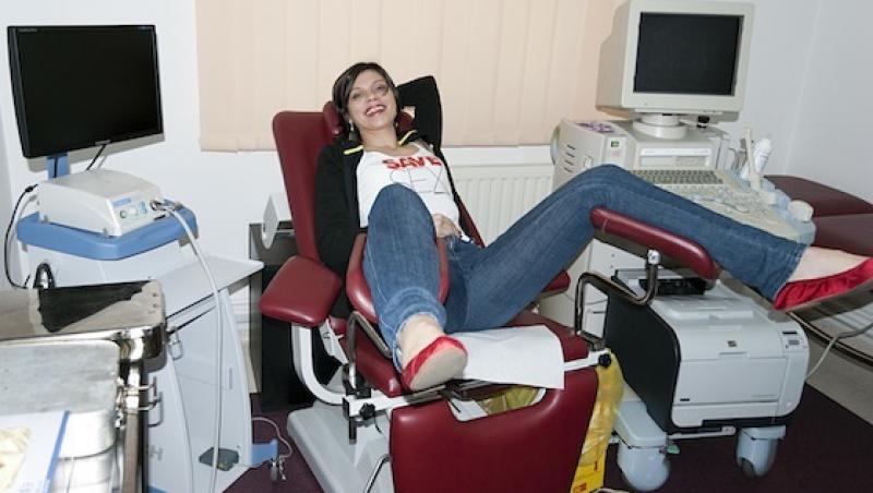 Laura Andresan s-a pozat pe scaunul ginecologic