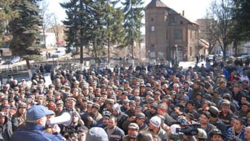 Proteste miniere in Petrosani: 1000 de ortaci ameninta ca vin in Capitala