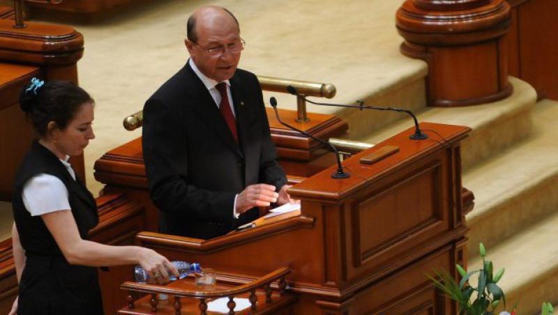 Basescu: Salariile vor fi majorate de la 1 iunie