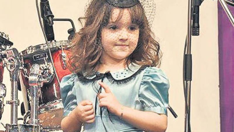 La doar 3 ani, fiica lui Adrian Cristea face o mica avere din modelling