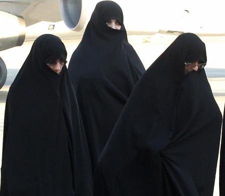 Trei dintre vaduvele lui Osama bin Laden, acuzate ca au patruns ilegal in Pakistan