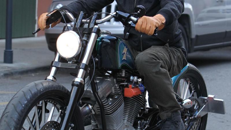 FOTO! Brad Pitt, biker inrait