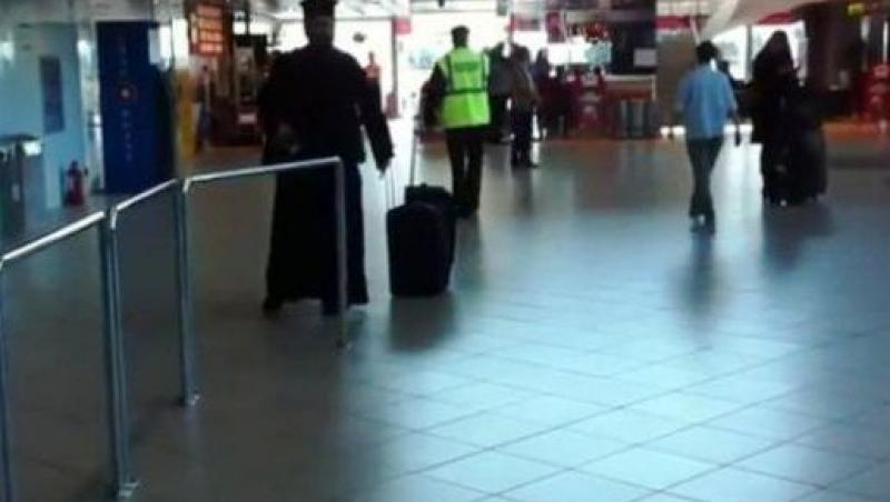 VIDEO! Cat de urat vorbeste un preot pe aeroportul din Otopeni