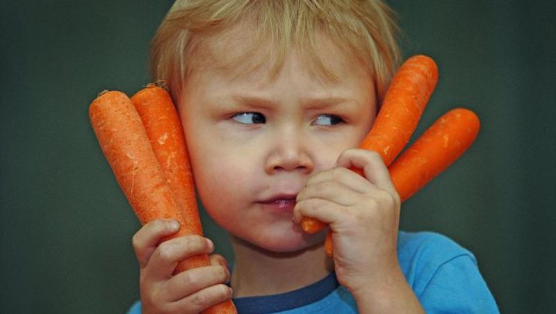 Marea Britanie: un baietel a devenit portocaliu din cauza morcovilor
