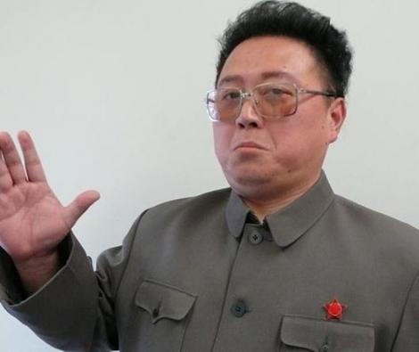 FOTO! Nu-l vrea nicio femeie pentru ca seamana perfect cu fostul dictator Kim Jong Il!
