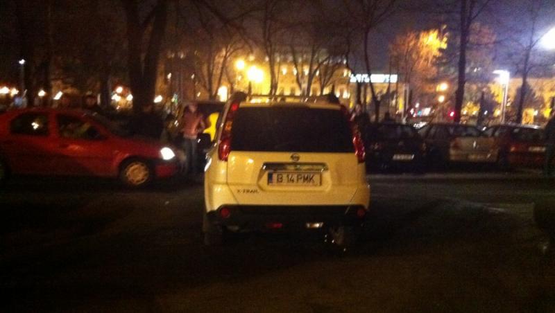 Bucuresti: o masina parcata IN intersectie a dat traficul peste cap