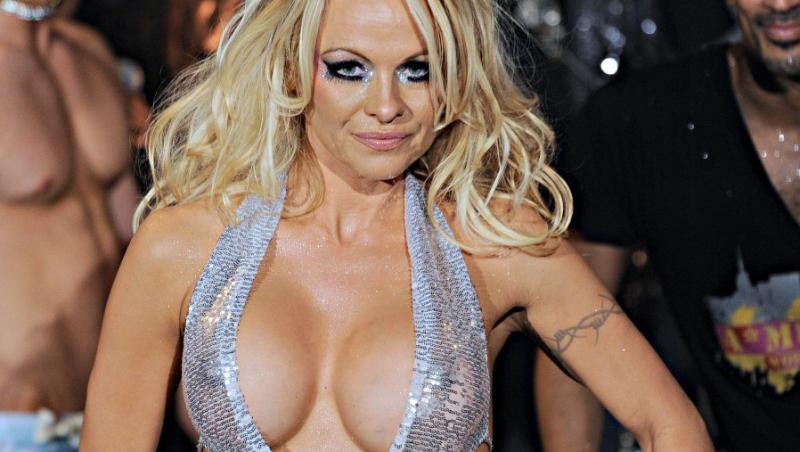 Pamela Anderson se trateaza la -130 de grade