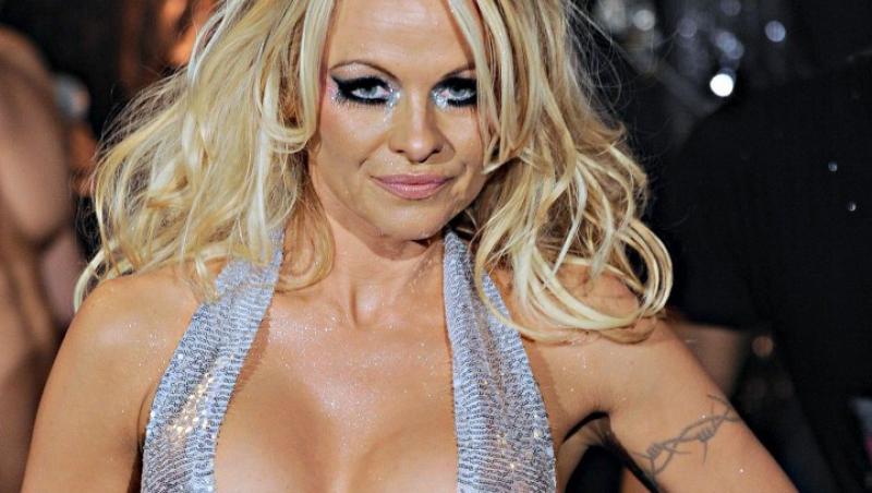 Pamela Anderson se trateaza la -130 de grade