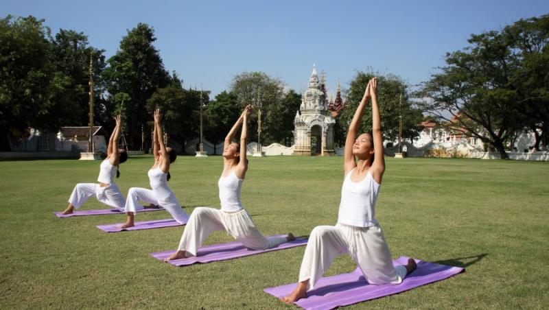 Yoga ii ajuta pe adolescenti sa scape de anxietate