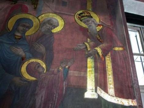 VIDEO! Icoanele dintr-o biserica din Macedonia au inceput sa straluceasca