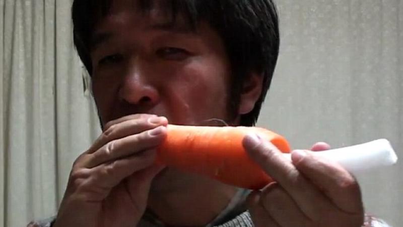 VIDEO! Un japonez canta melodii celebre la... legume