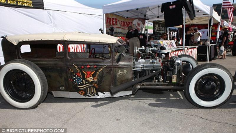 FOTO! Vezi ce masini de epoca tunate au fost expuse in Las Vegas!