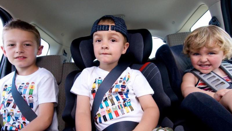 S-a inventat scaunul de masina cu airbag pentru copii