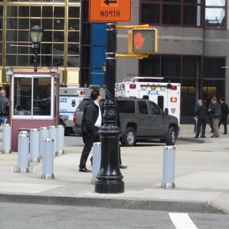 Alerta falsa la New York: Un bloc turn a fost evacuat, dupa descoperirea unei grenade de jucarie