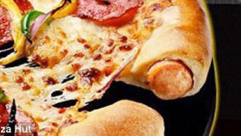 Inedit: Pizza umpluta cu hot dog