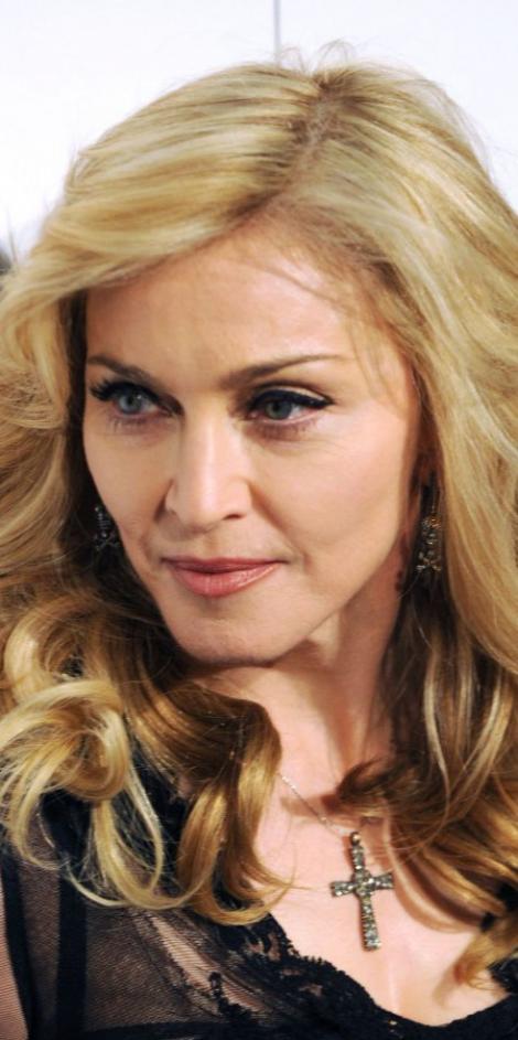 VIDEO! Madonna a lansat parfumul "Truth or Dare"
