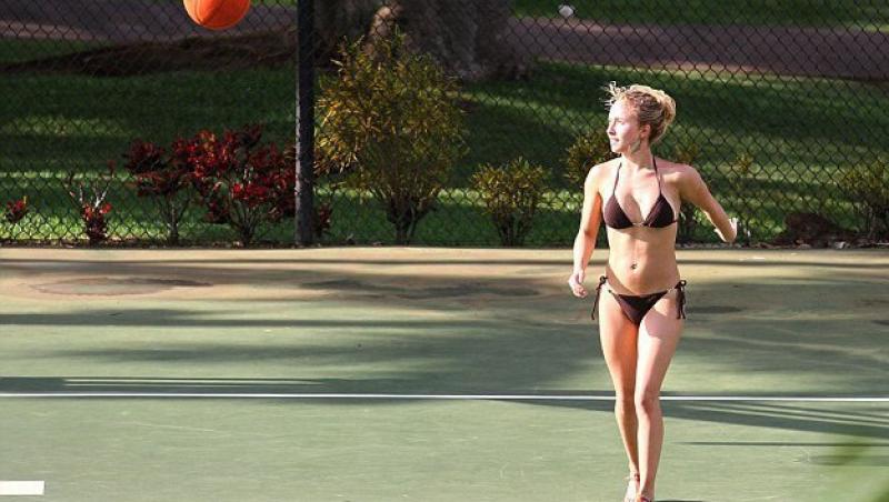 FOTO! Uite cum joaca Hayden Panettiere tenis doar in... bikini!