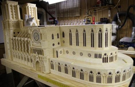 FOTO! Un american a construit Catedrala Notre Dame din chibrituri