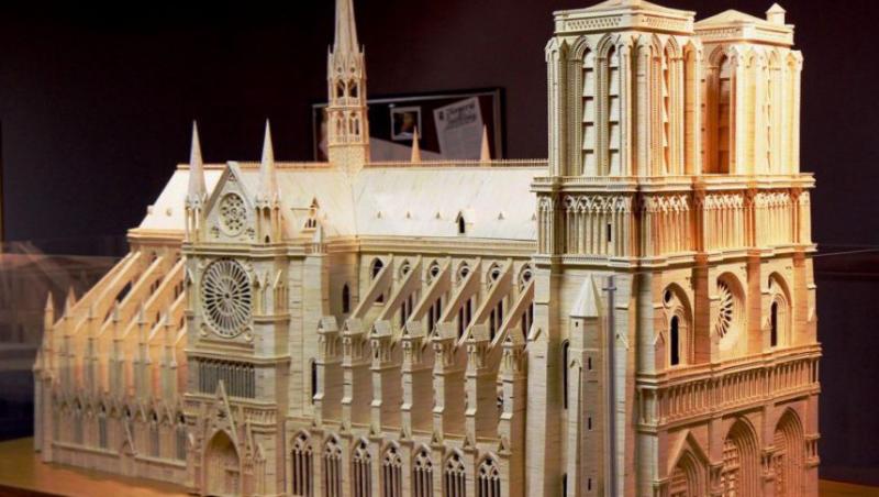 FOTO! Un american a construit Catedrala Notre Dame din chibrituri